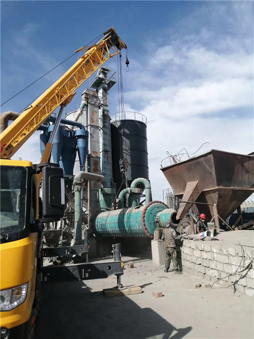 河池市设备搬运等各类工程项目中，吊车起着关键作用