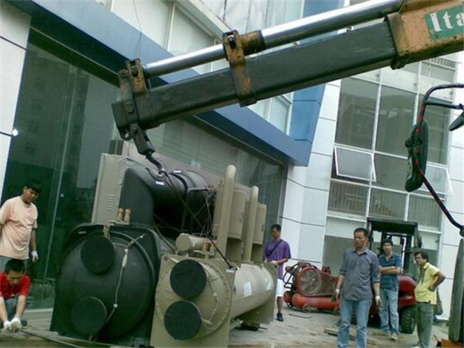 河池市随车吊和汽车吊的核心区别是什么？哪种更省钱？